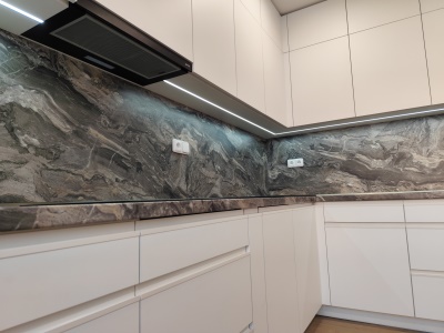 Rohová kuchyň do panelového bytu