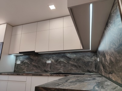 Rohová kuchyň do panelového bytu